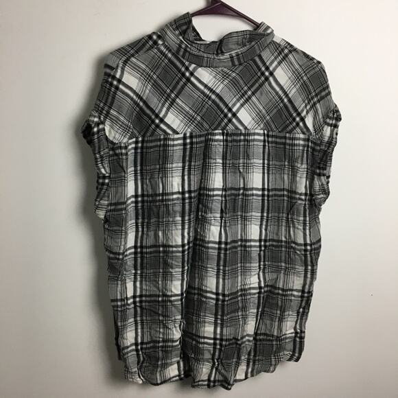 So Sleeveless Button Down Top Gray White Large - Picture 8 of 10